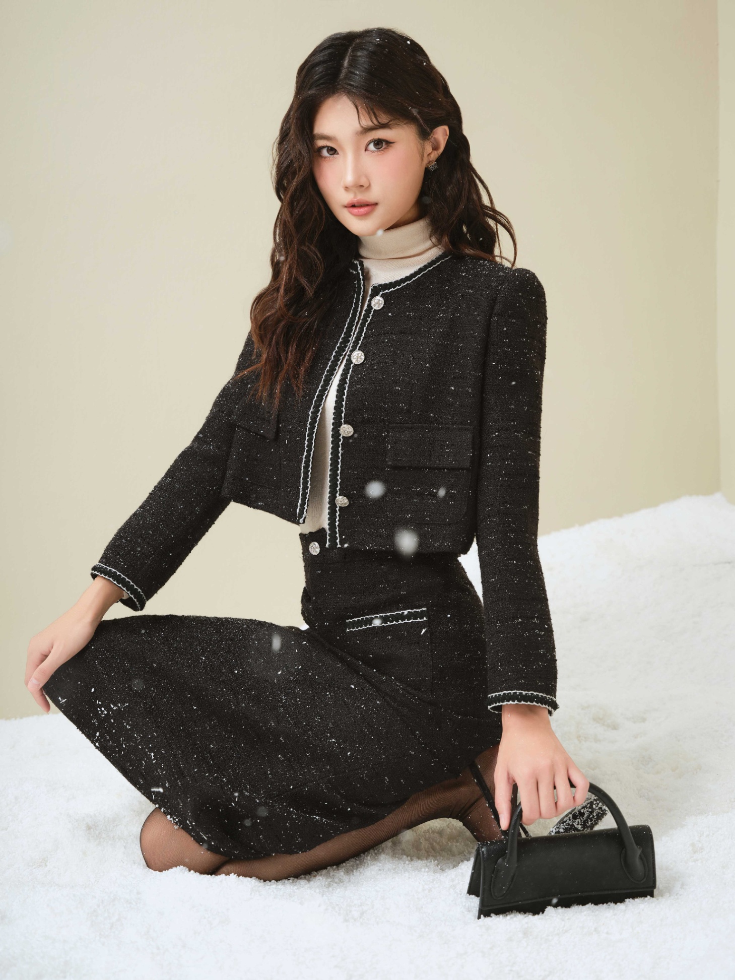 Áo tweed cổ tròn dáng suông ngắn - Ảnh 3