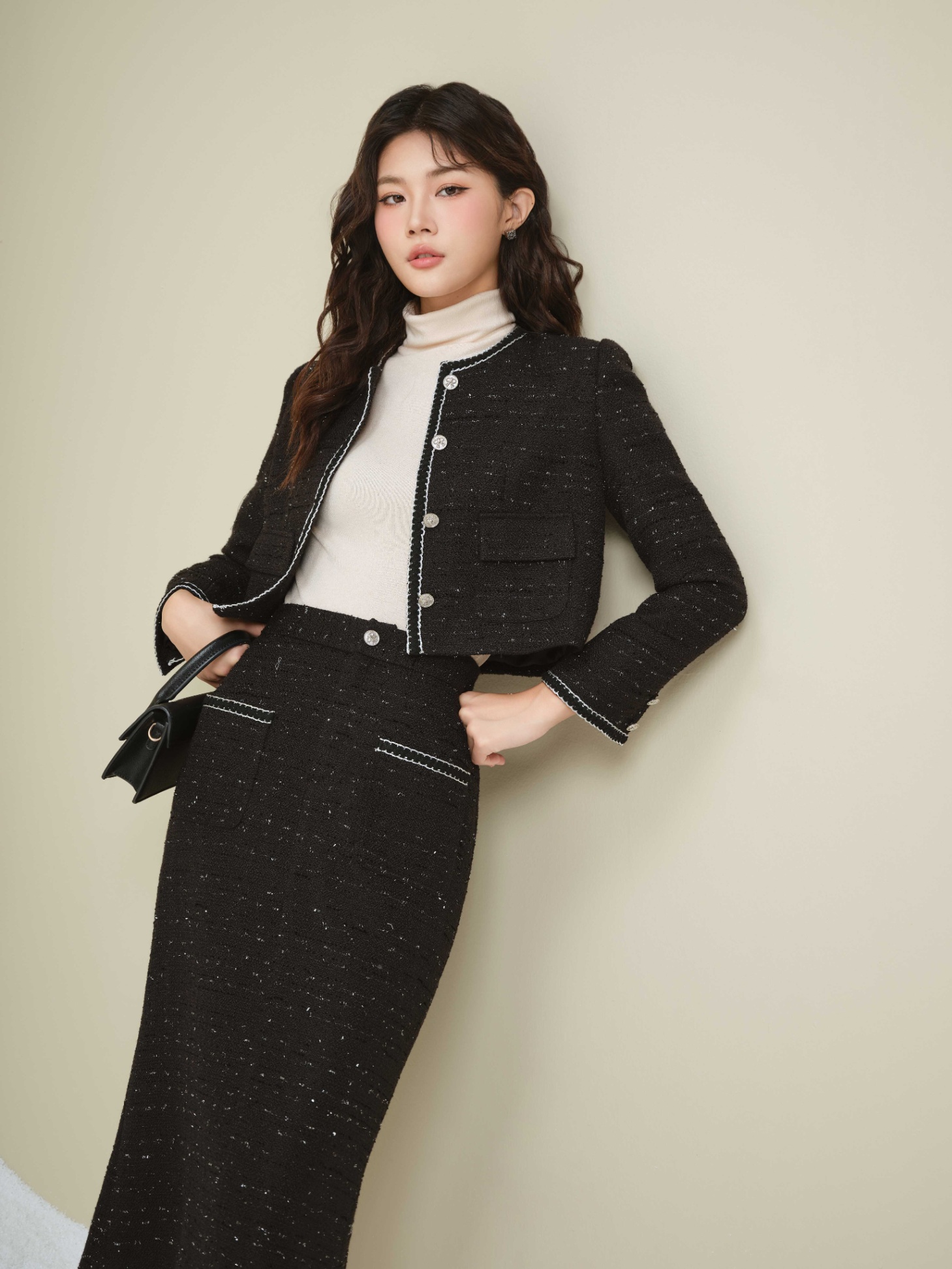 Áo tweed cổ tròn dáng suông ngắn