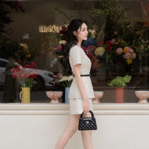 Quần sooc dáng ngắn bổ thân